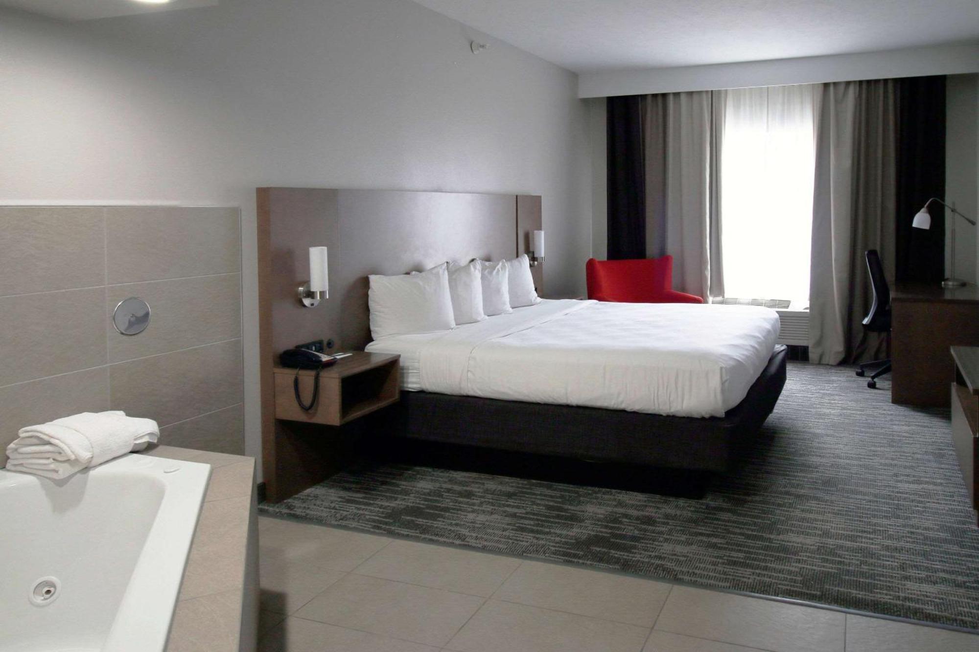 Country & By Radisson, Council Bluffs, Ia